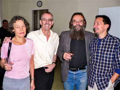 Institutseröffnung: Dieter Schmutzer mit Leonore und Philipp Maurer (Direktor der kleinen Galerie) sowie Graphik-Genie Friedl Nussbaumer (9.7.2005)